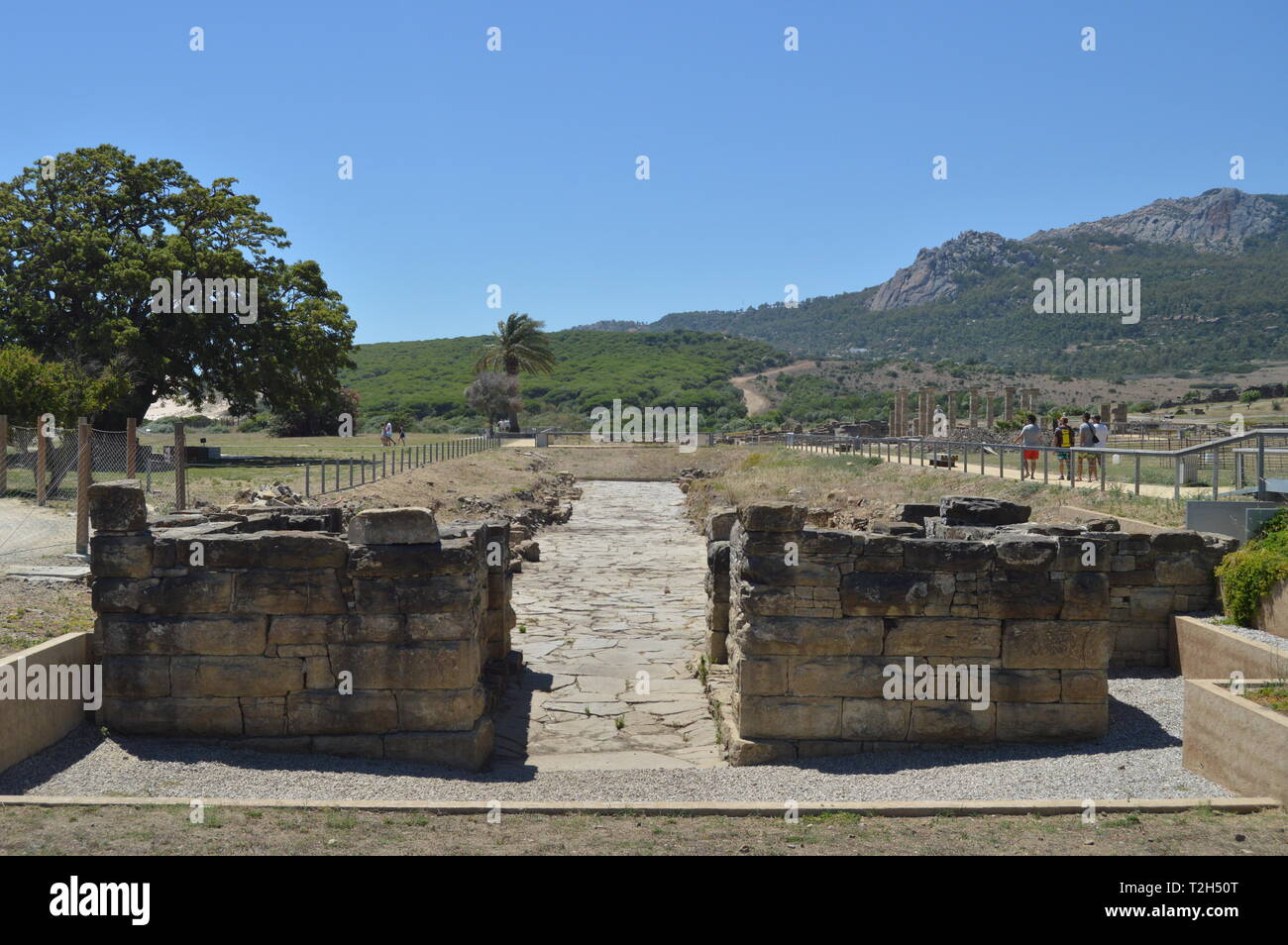 Puerta de Carteia en Ciudad Romana Baelo Claudia que data del siglo II A.C.  .. Fotografías, imágenes de stock y de imágenes Royalty Free. La  naturaleza, la arquitectura, la historia, un Fotografía
