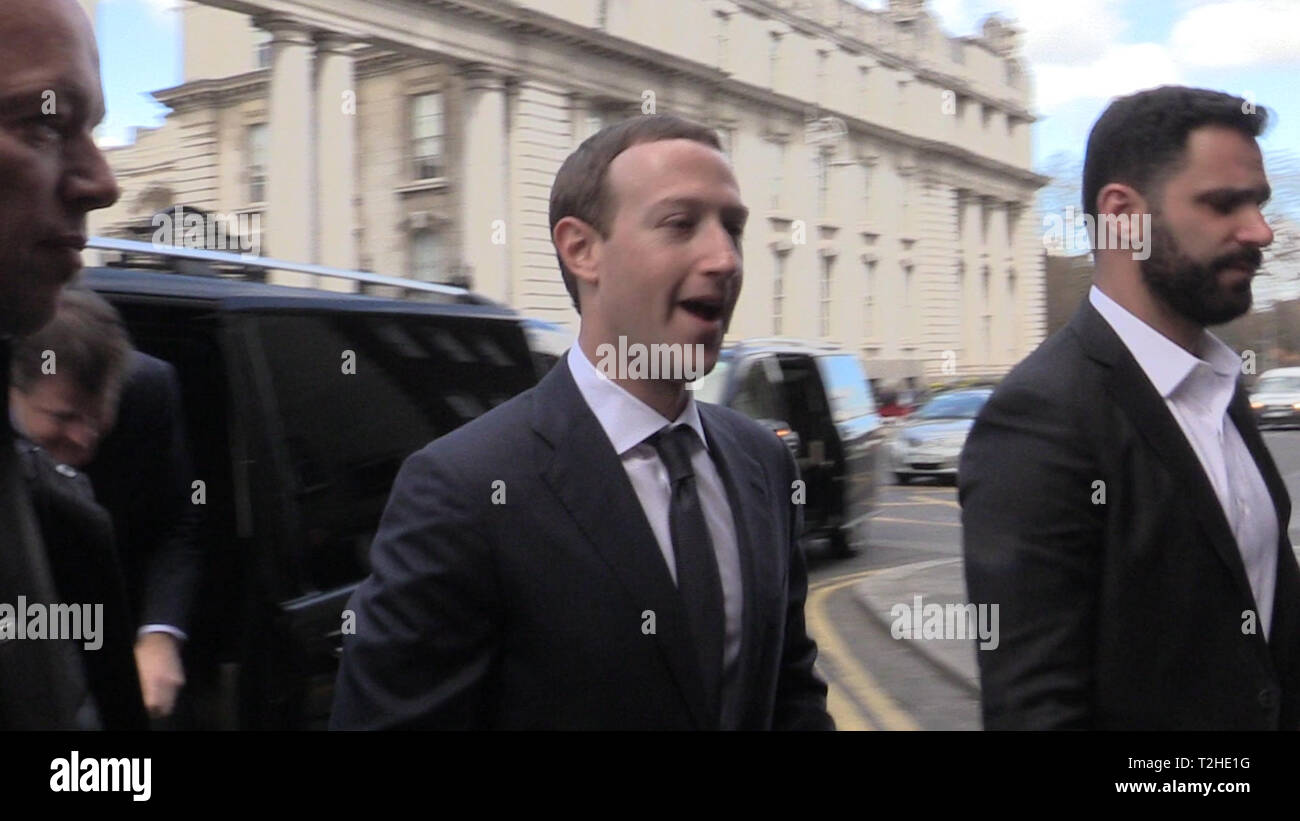 Tomado de Screengrab PA Video del CEO de Facebook Mark Zuckerberg llegar para una reunión con políticos en Dublín para discutir la regulación de los medios de comunicación social y contenidos perjudiciales. Foto de stock