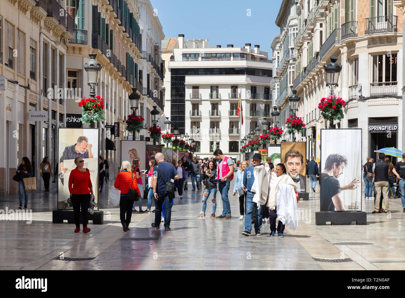 Centro de la ciudad de Málaga - gente de compras, la Calle Marqués de Larios Street Scene, casco antiguo de Málaga, Málaga, Andalucía, España Foto de stock