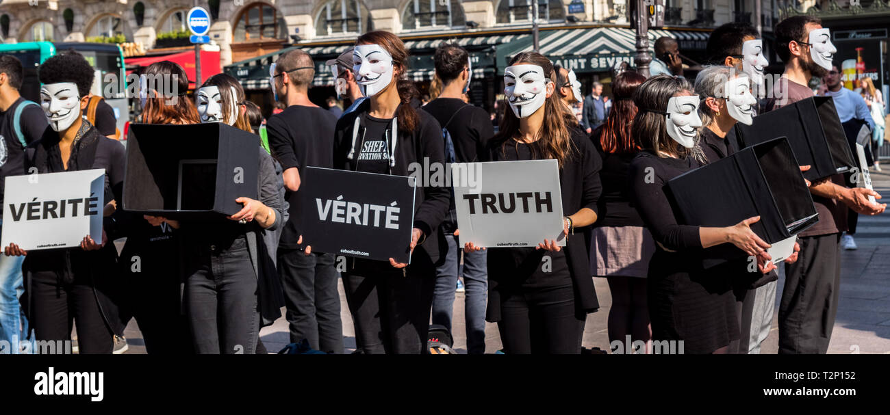 Para los que no tienen voz anónima protestan en París Foto de stock