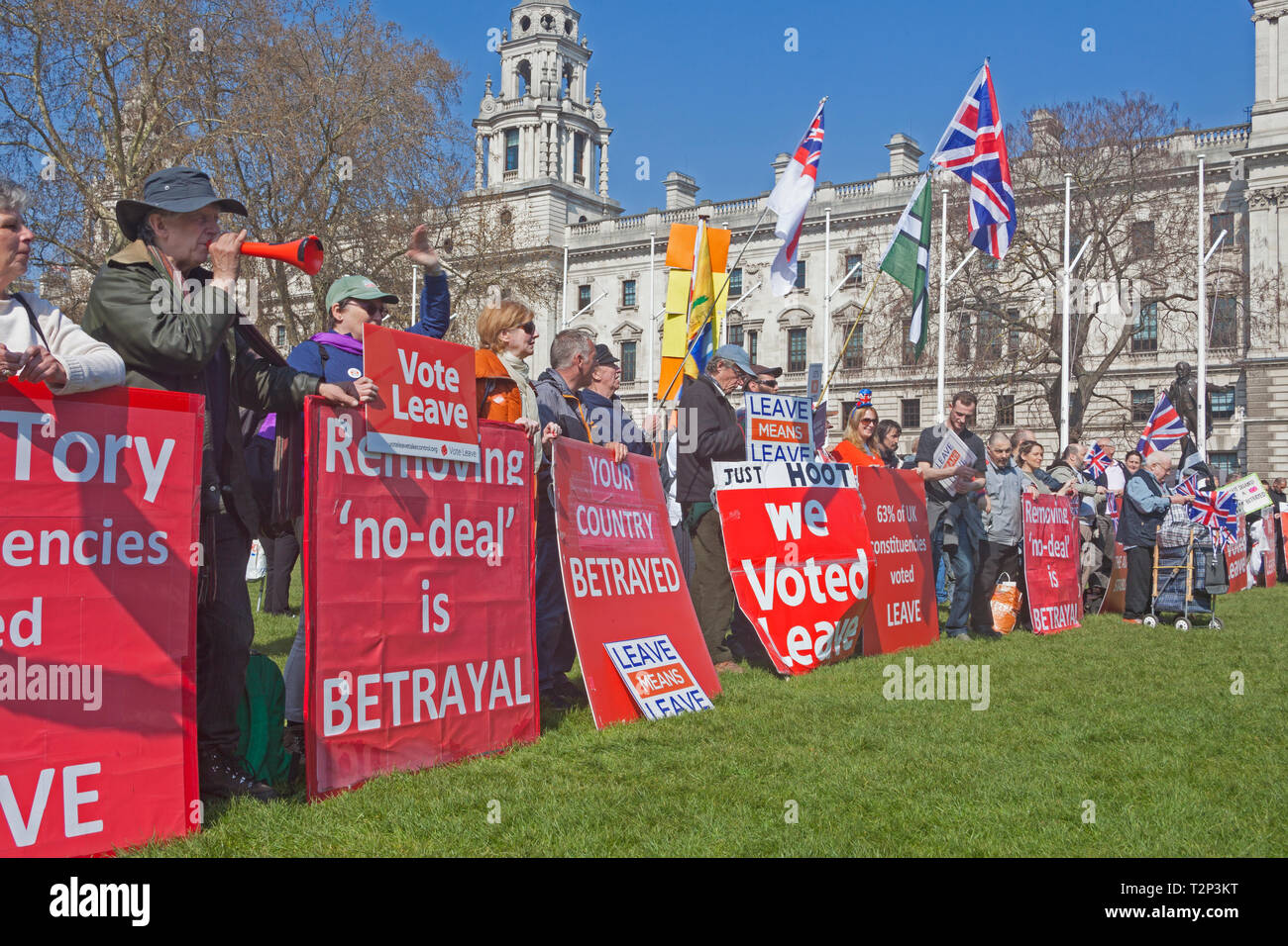 De Londres, Westminster. Dejar simpatizantes reunidos en la Plaza del Parlamento el 29 de marzo de 2019, el original Brexit "dejando de día". Foto de stock