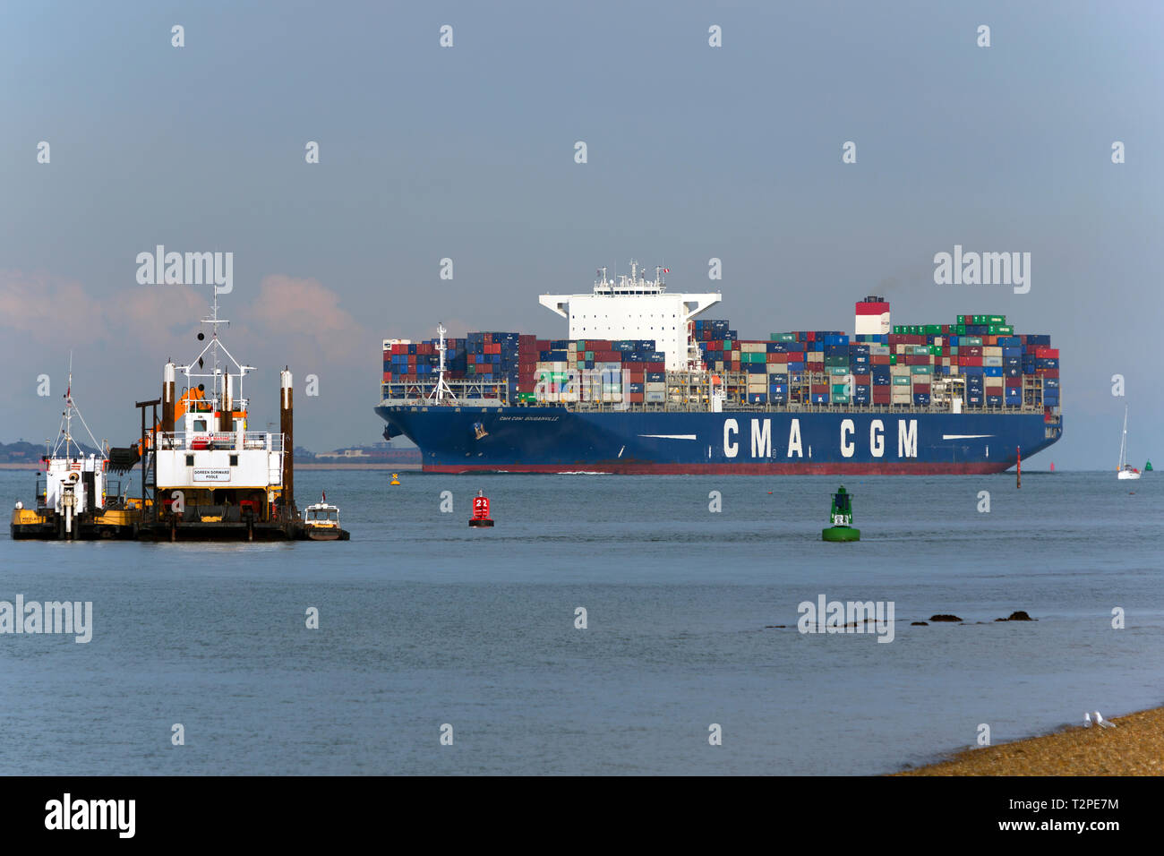 Gran,importación,servicios,envios,Agente,puerto,puerto,Master,lanzamiento,escolta,,piloto Container,enviar,Southampton,Terminal,el Solent,China,Europa,importar,comercio, Foto de stock