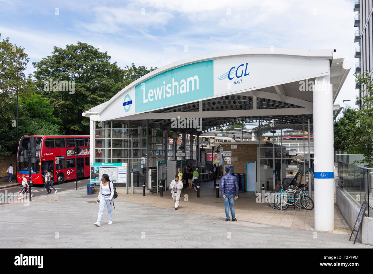 Entrada a Lewisham, la estación DLR Station Road, Lewisham, London Borough of Lewisham, Greater London, England, Reino Unido Foto de stock