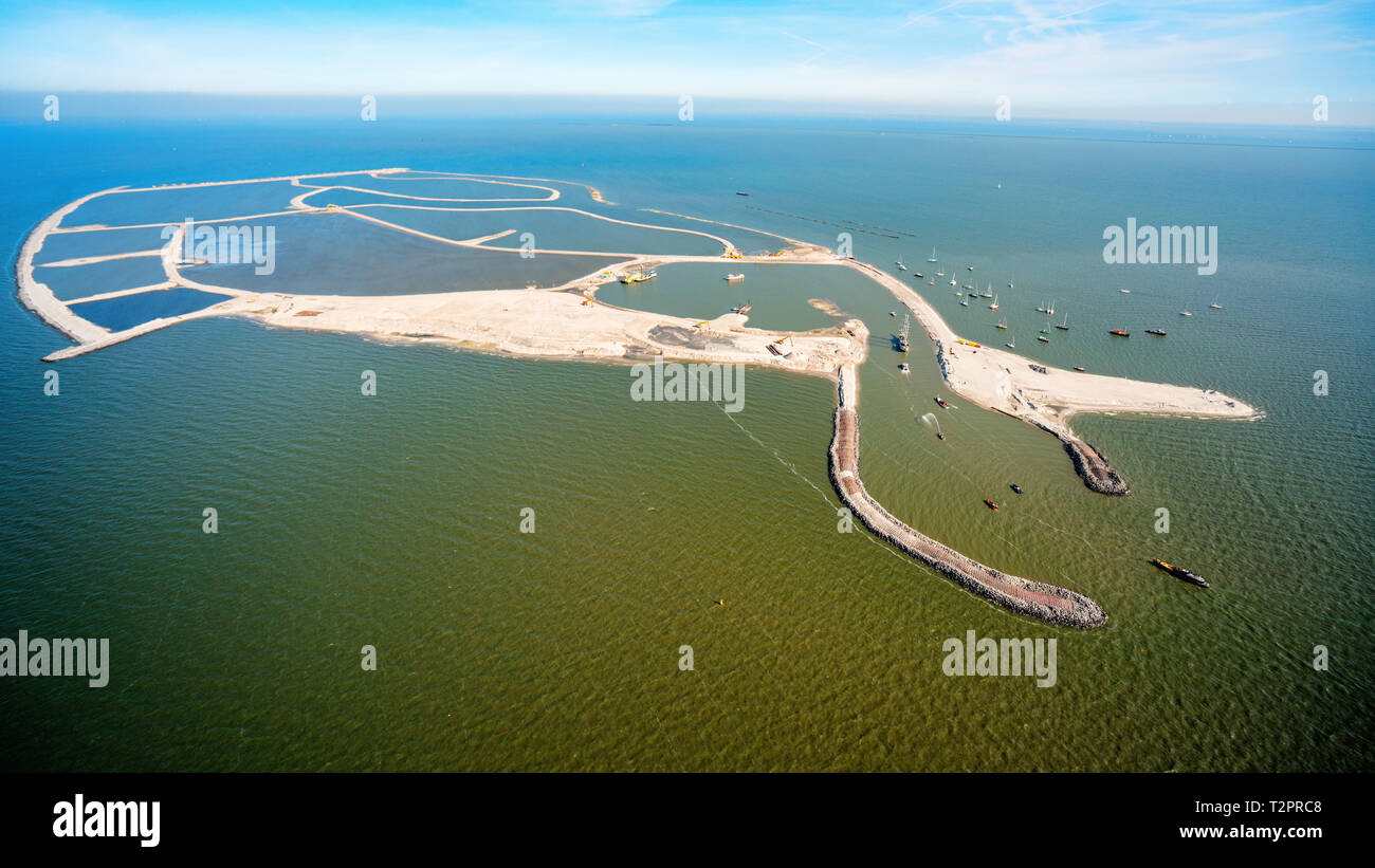 La primera isla artificial holandesa para la naturaleza: el marcador Wadden desde el cielo Foto de stock