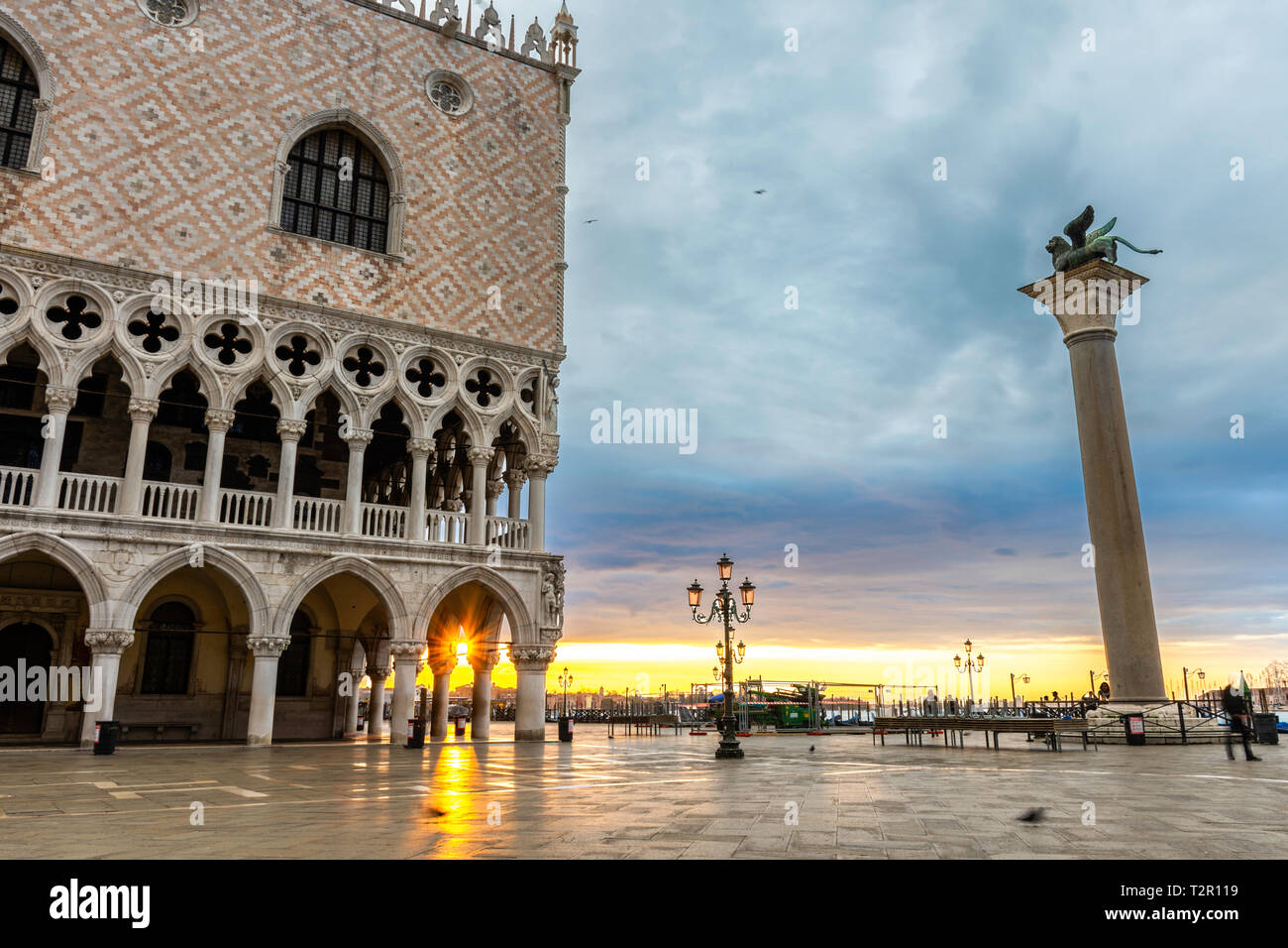 Palacio Ducal en la Plaza de San Marcos en Venecia, Italia al amanecer. Foto de stock