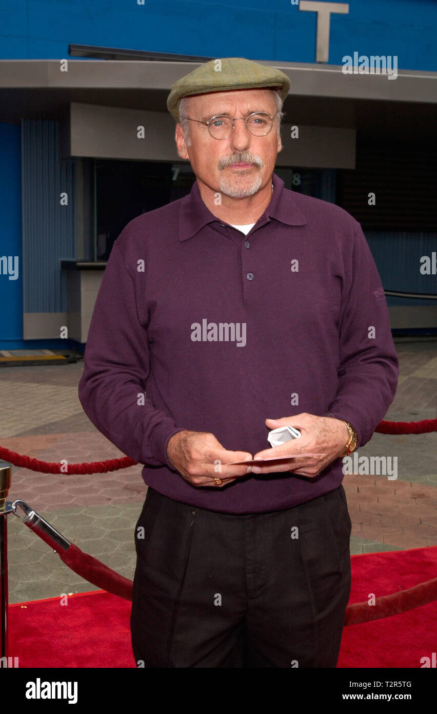 LOS ANGELES, CA. Abril 15, 2000: El actor Dennis Hopper en el estreno mundial, en Universal City, de los Picapiedras en Viva Rock Vegas. Foto de stock