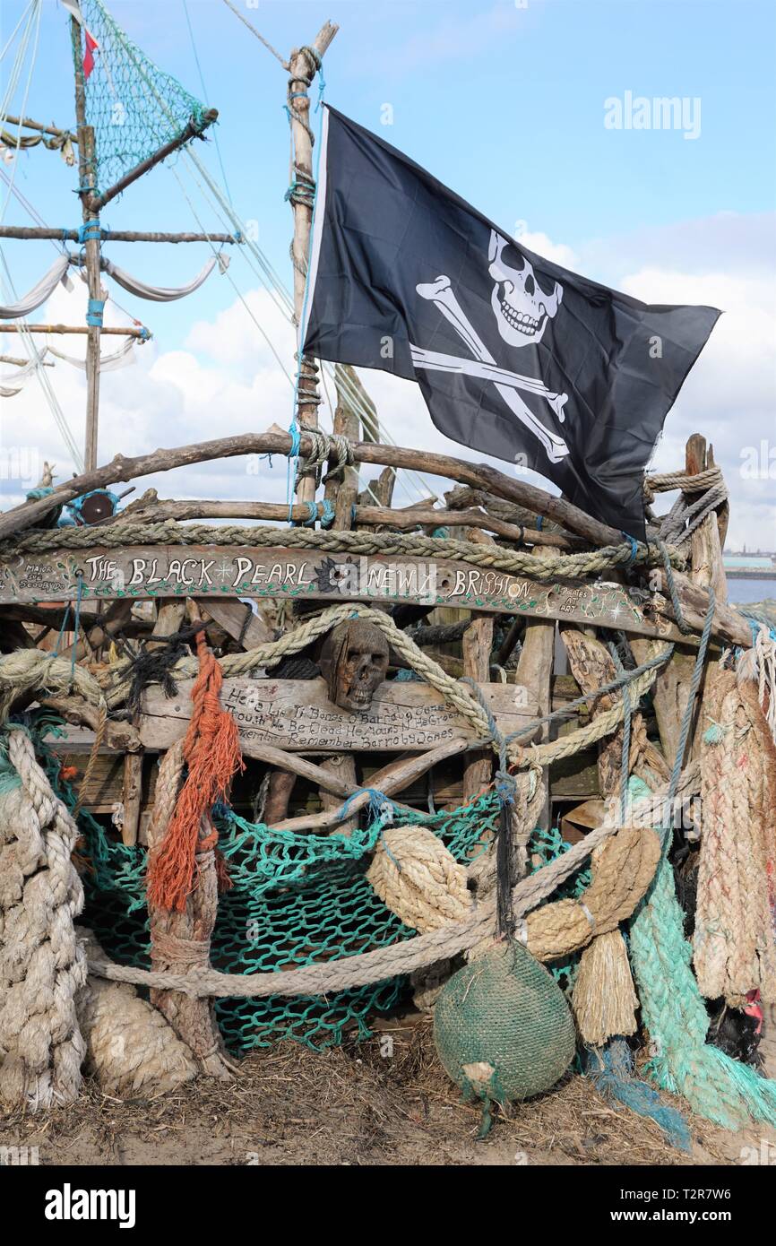 Cerca del barco pirata "Perla negra", New Brighton Fotografía de stock -  Alamy