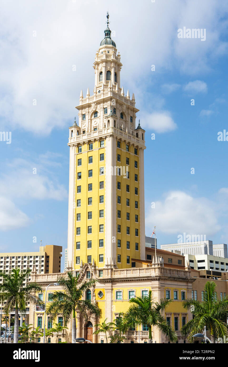 Miami Florida,Biscayne Boulevard,Freedom Tower,edificio,Renacimiento español,Schultze & Weaver,construido en 1925,ornamentado,símbolo. Refugiados cubanos, exilio, yo Foto de stock