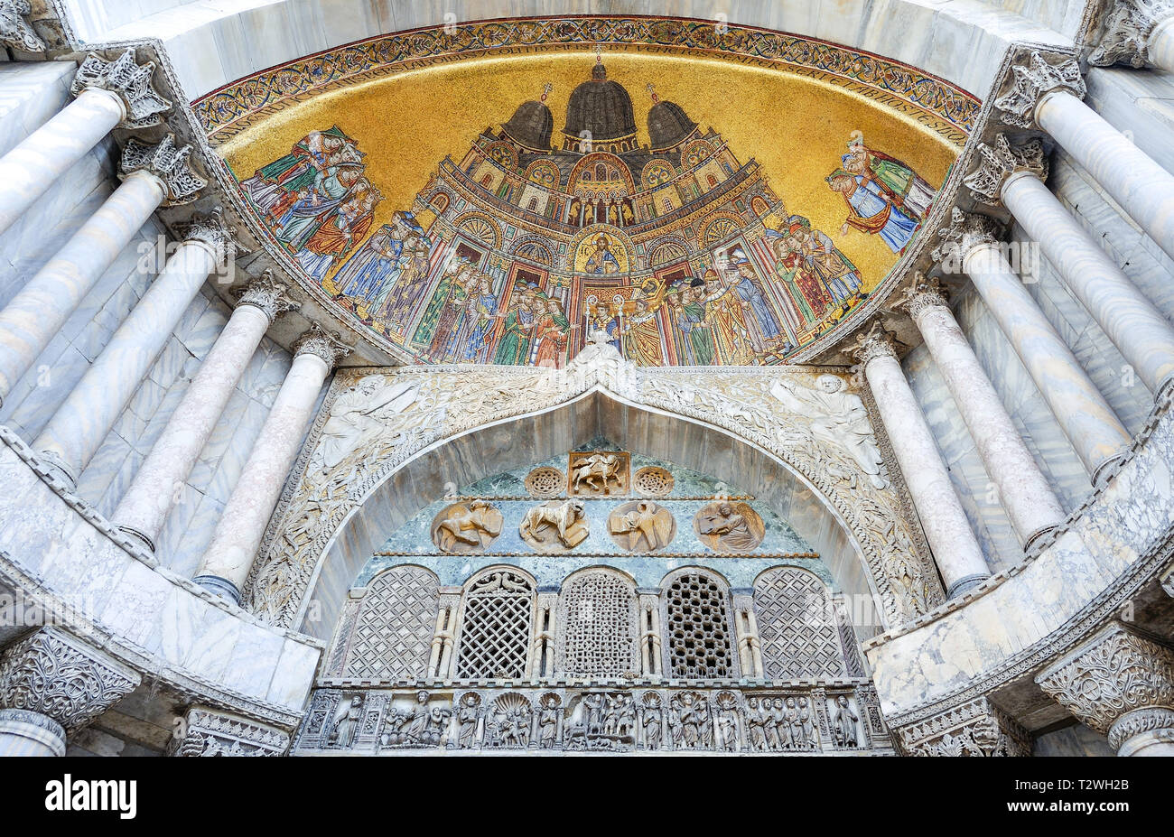 Italia, Veneto, Venecia, basílica de San Marcos, el mosaico de S.Alipio portal Foto de stock