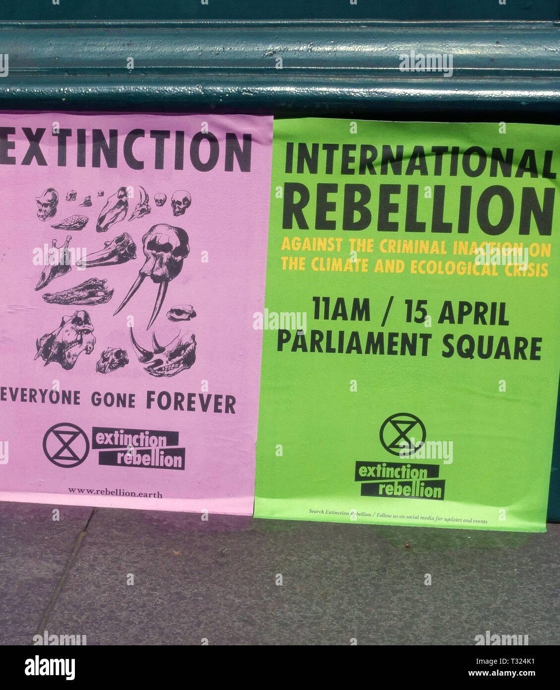 Carteles para extinción rebelión cambio climático protesta, Londres Foto de stock