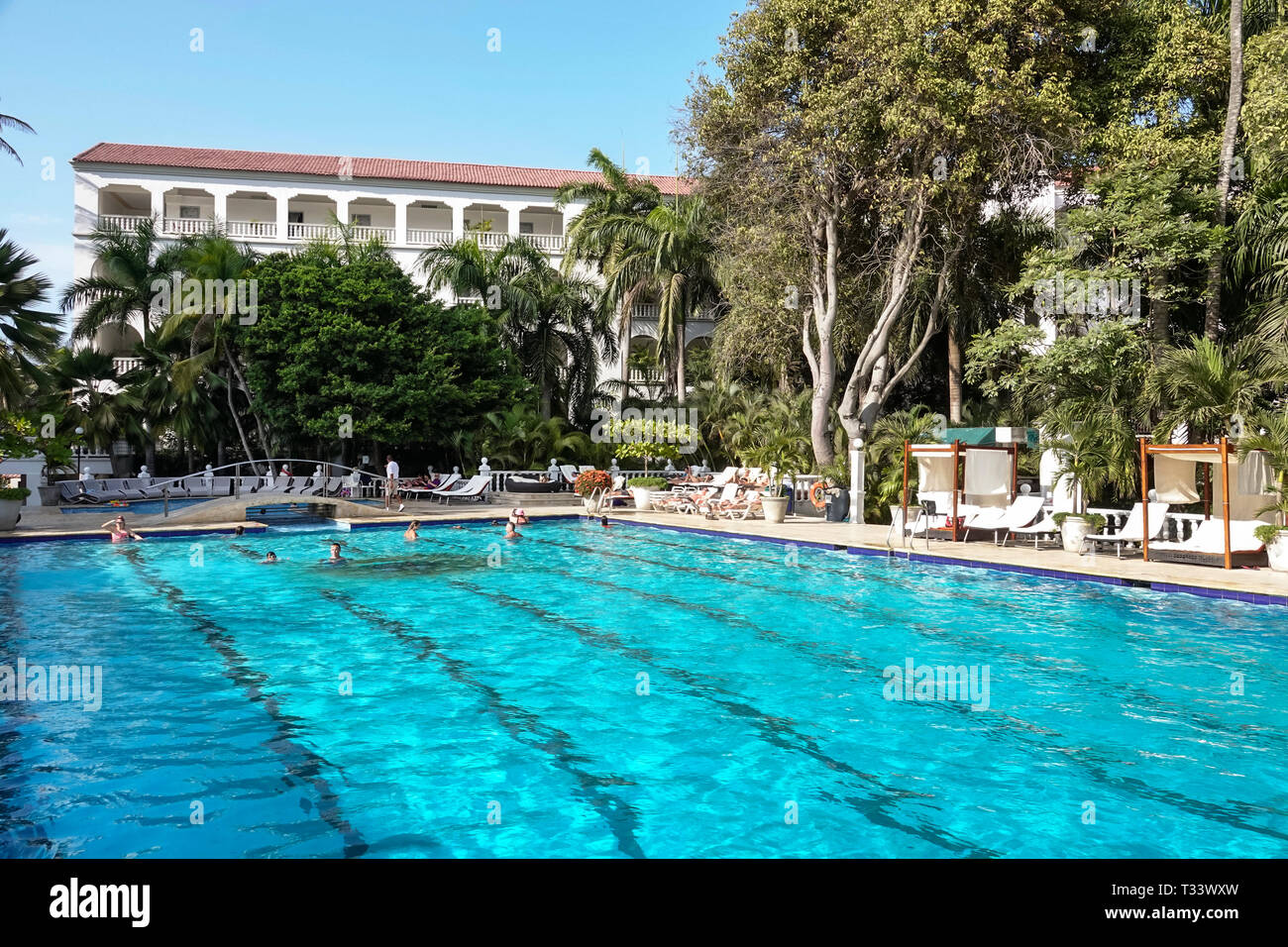 https www alamy es colombia cartagena bocagrande hotel caribe hoteles hoteles alojamiento moteles inn zona de piscina lujo de lujo huespedes visitas turisticas image242875329 html