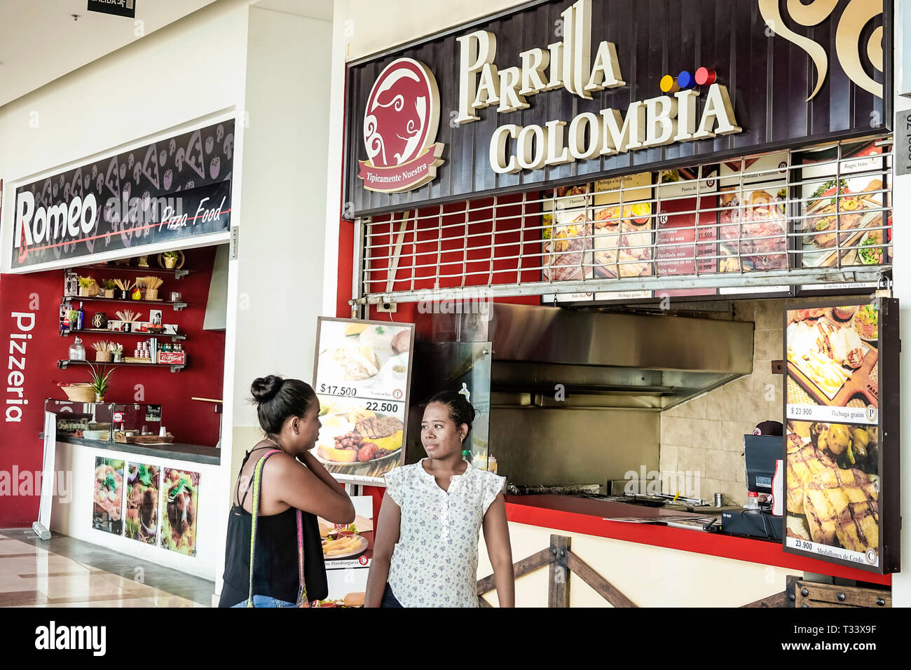 Cartagena COLOMBIA,BOCAGRANDE,CENTRO COMERCIAL NAO plaza INdoor mall,FOOD COUTER,PARRILLA COLOMBIA,RESTAURANTE COUNTER,HISPANIC LATINOLATINO ÉTNICO IMMI Foto de stock