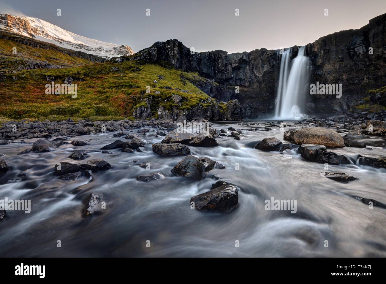 Cascada Gujufoss Seyðisfjörður Anuncios, Islandia Foto de stock