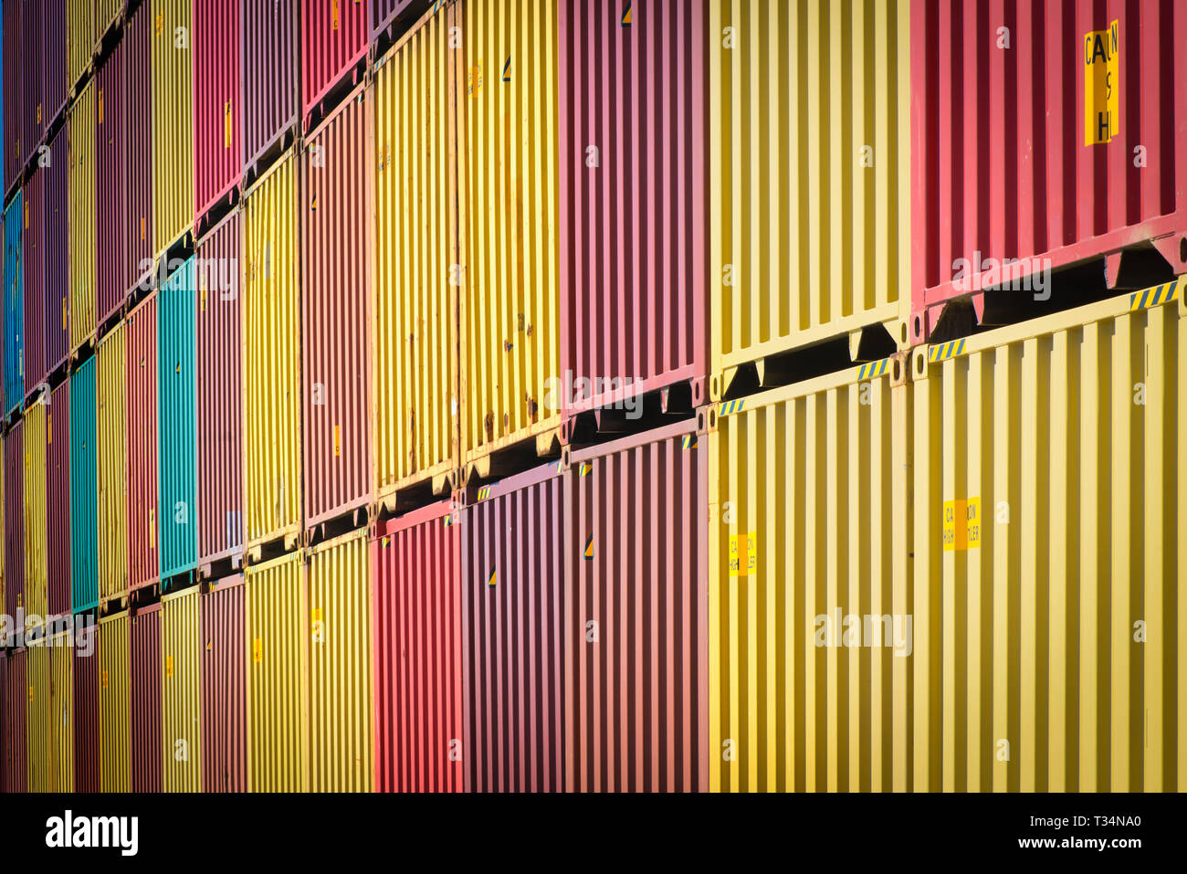 Close-up de contenedores apilados, Long Beach, California, Estados Unidos Foto de stock
