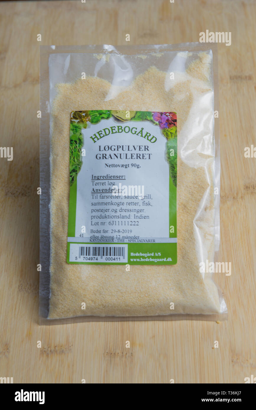 Cebolla en polvo granulado de la marca Hedebogard Foto de stock