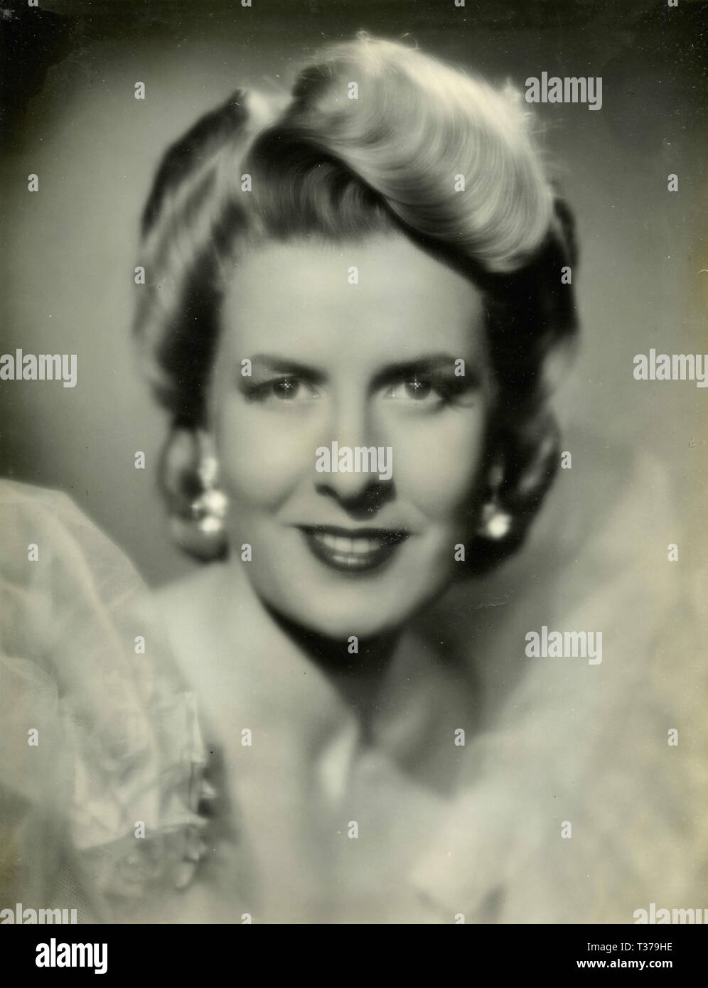 La actriz italiana Ruby Dalma en la película La Maschera e il Volto, 1942 Foto de stock