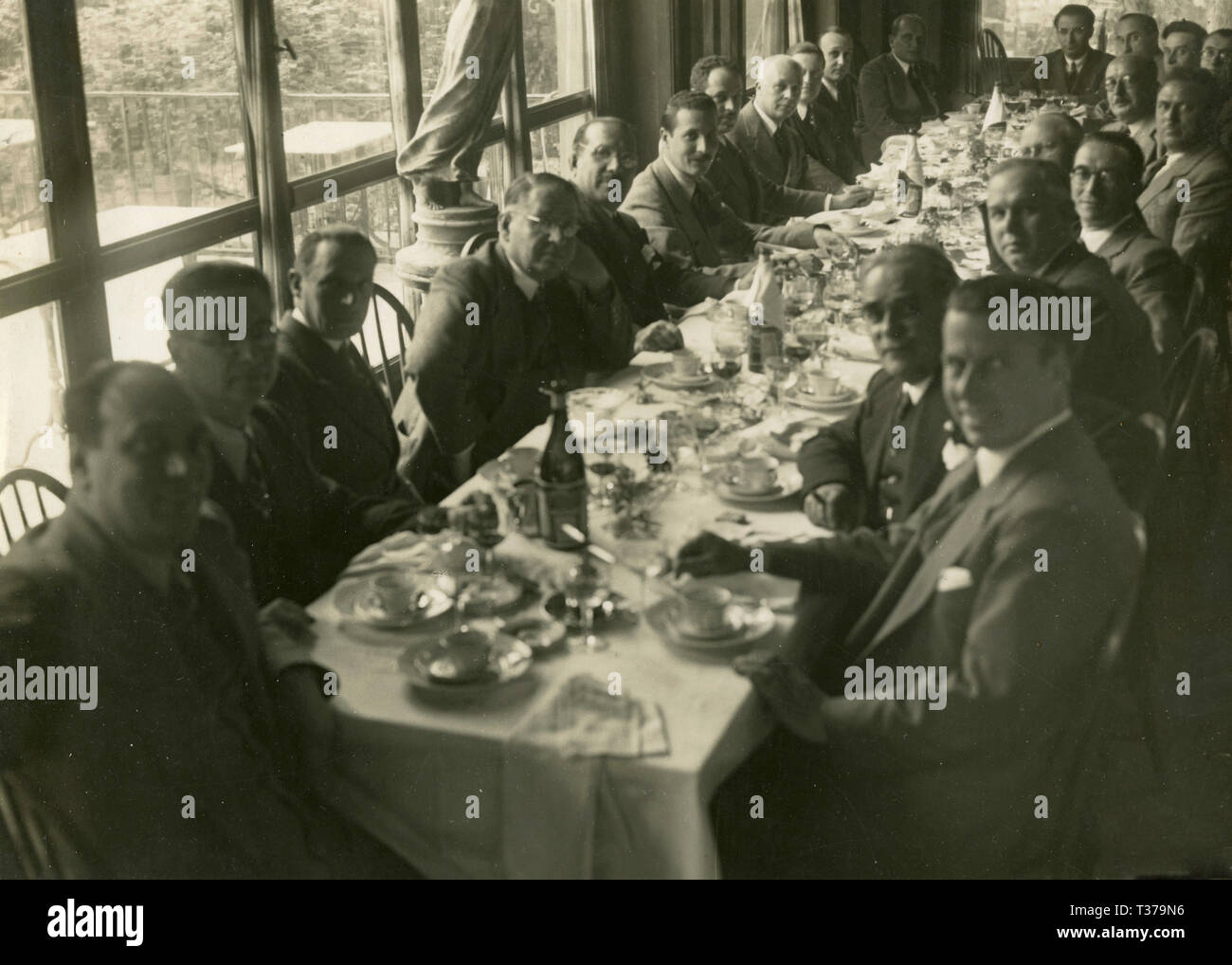 Almuerzo para el oficinista de Filippi fábrica de ladrillos, Castelnuovo di Magra, Italia 1950 Foto de stock