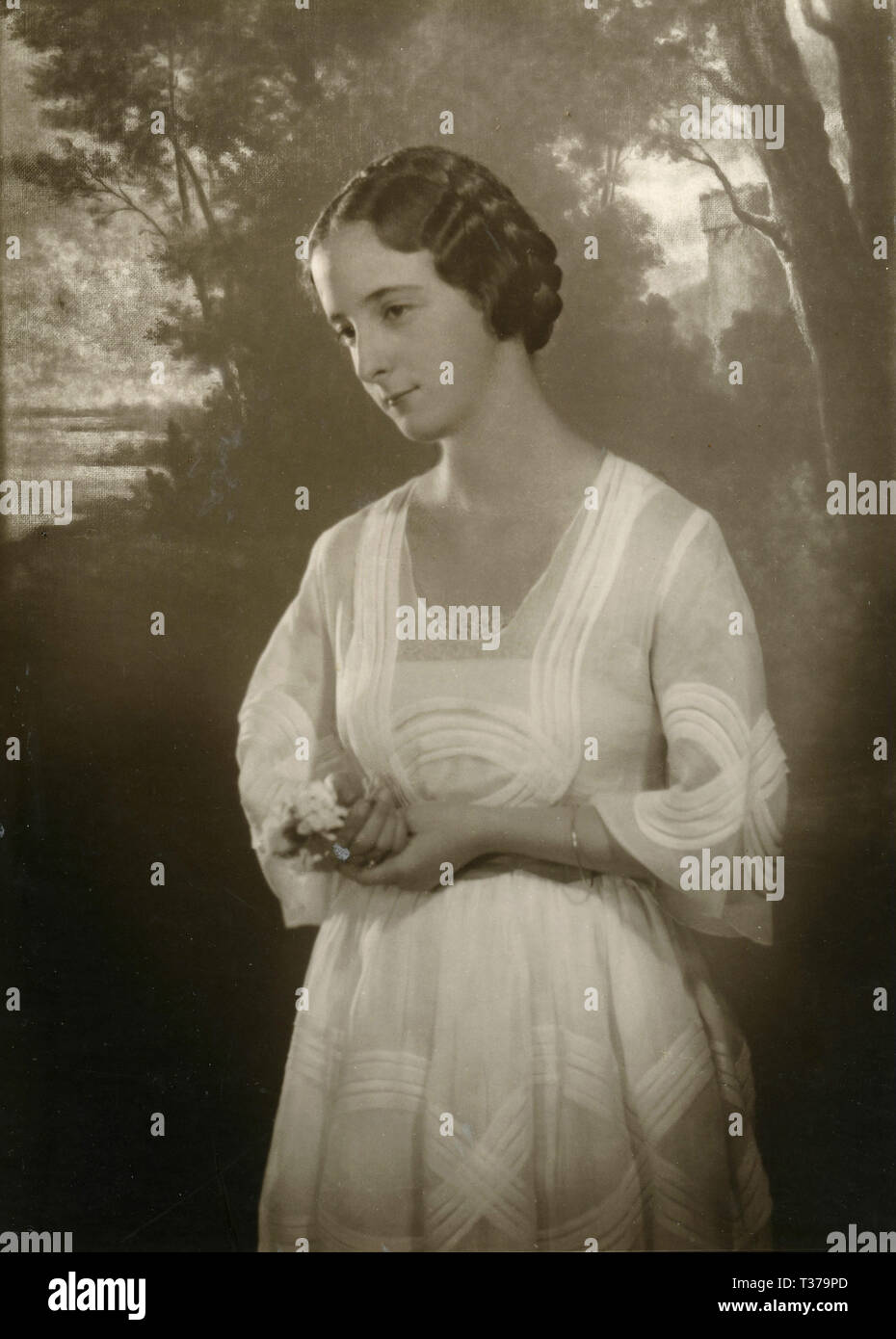 Retrato de estudio de una niña, Italia 1920 Foto de stock