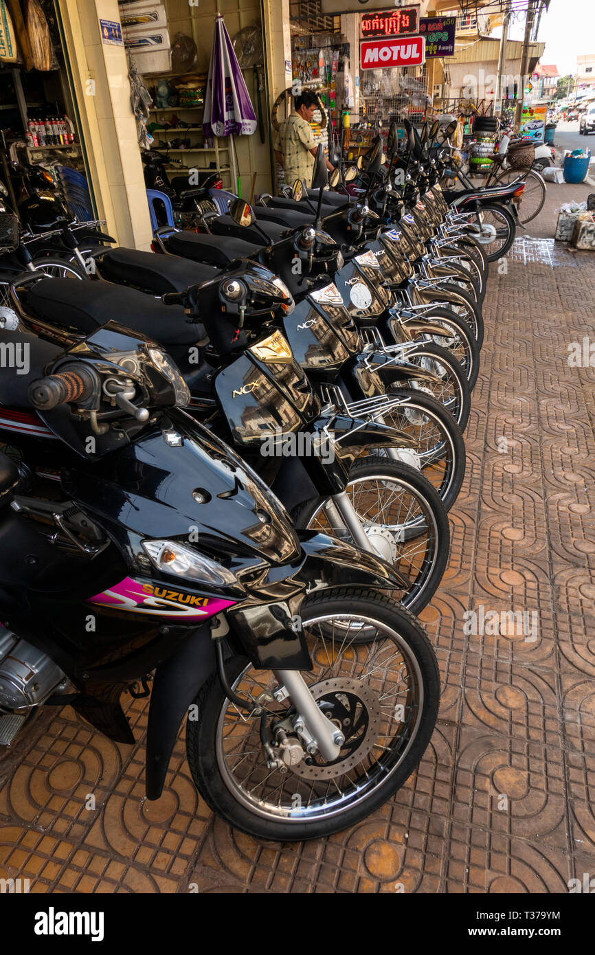 Camboya, Kampong (Kompong Cham), del centro de la ciudad, motocicleta showroom presentación de nuevos importados motos en venta Foto de stock