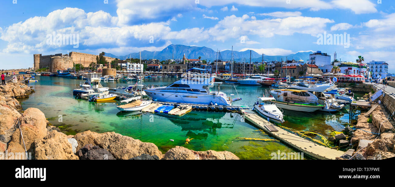 Hermosa vista panorámica de la ciudad, Kyrenia, Chipre, la parte turca. Foto de stock