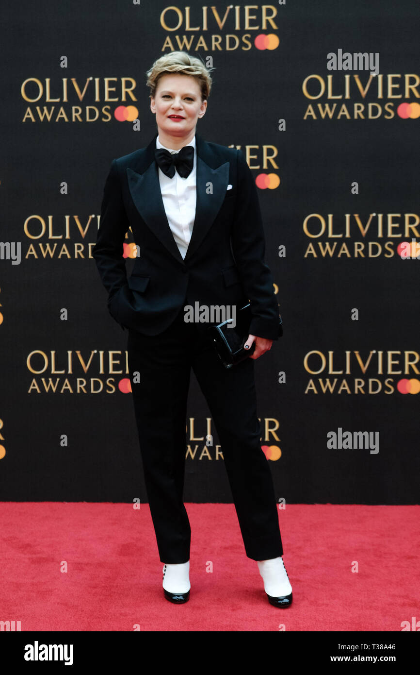 Londres, Reino Unido. 7 abr 2019. Martha Plimpton plantea sobre la alfombra roja a los Olivier Awards el domingo 7 de abril de 2019 en el Royal Albert Hall de Londres. Foto de crédito: Julie Edwards/Alamy Live News Foto de stock