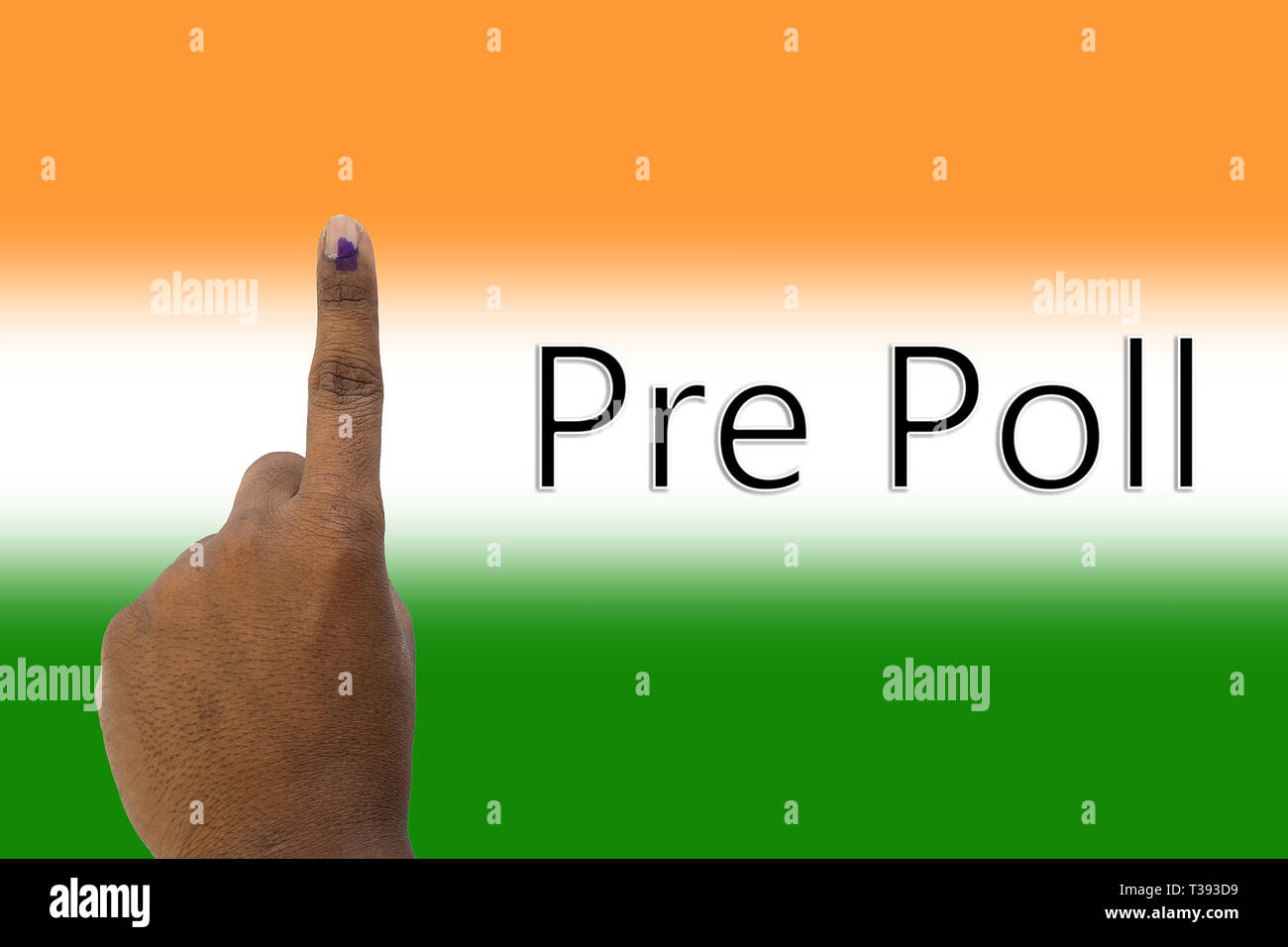 Pre-poll y mostrando la mano de las encuestas para las elecciones indias en la bandera india. Foto de stock