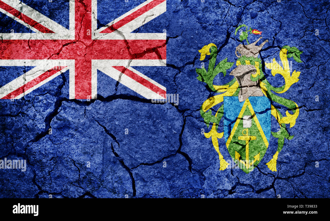 Pitcairn, Henderson, Ducie y Oeno Islas bandera en tierra seca textura del fondo Foto de stock