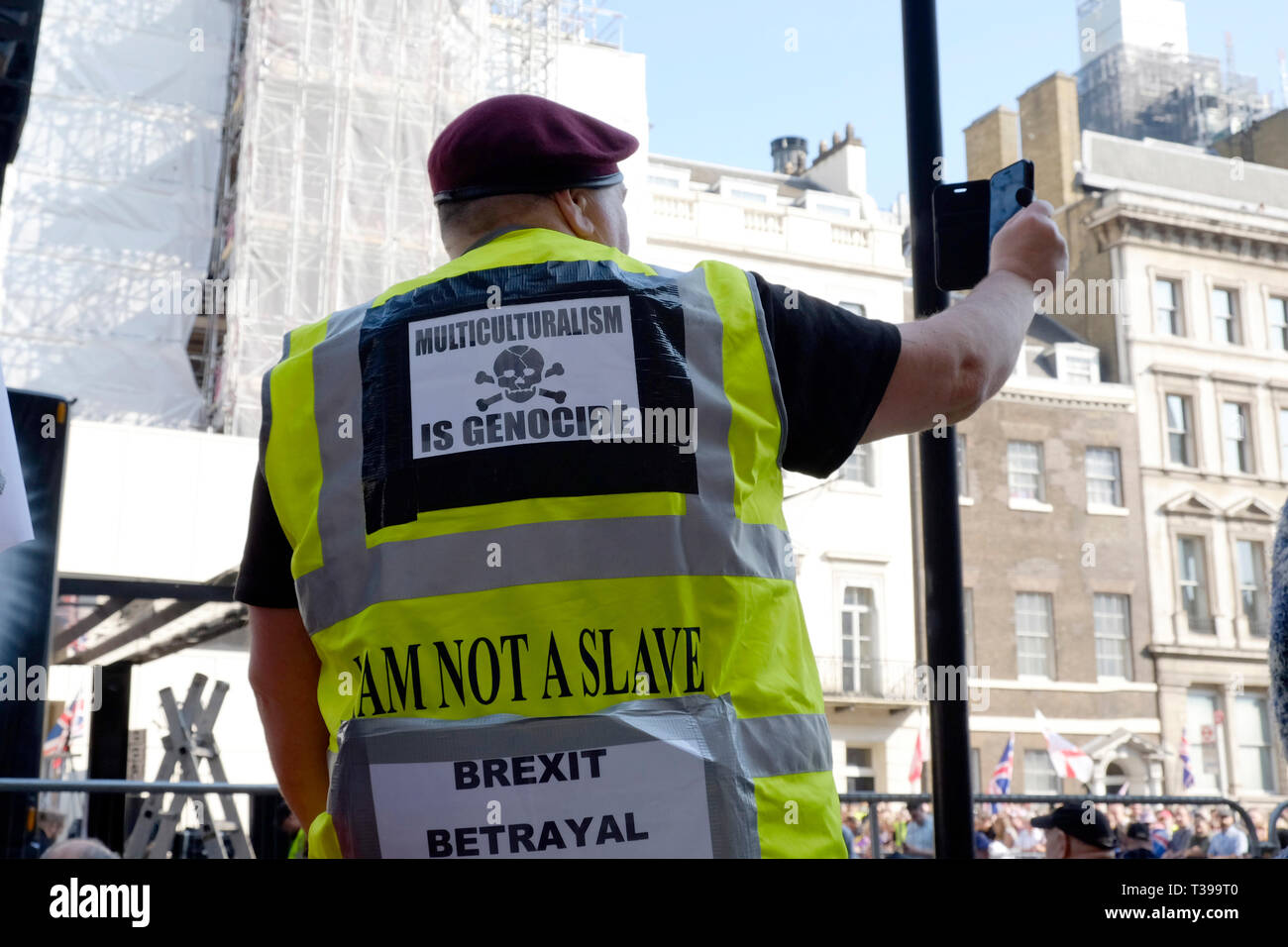 Chalecos amarillos, se unió a un Reino Unido pro brexit protesta en el centro de Londres Foto de stock
