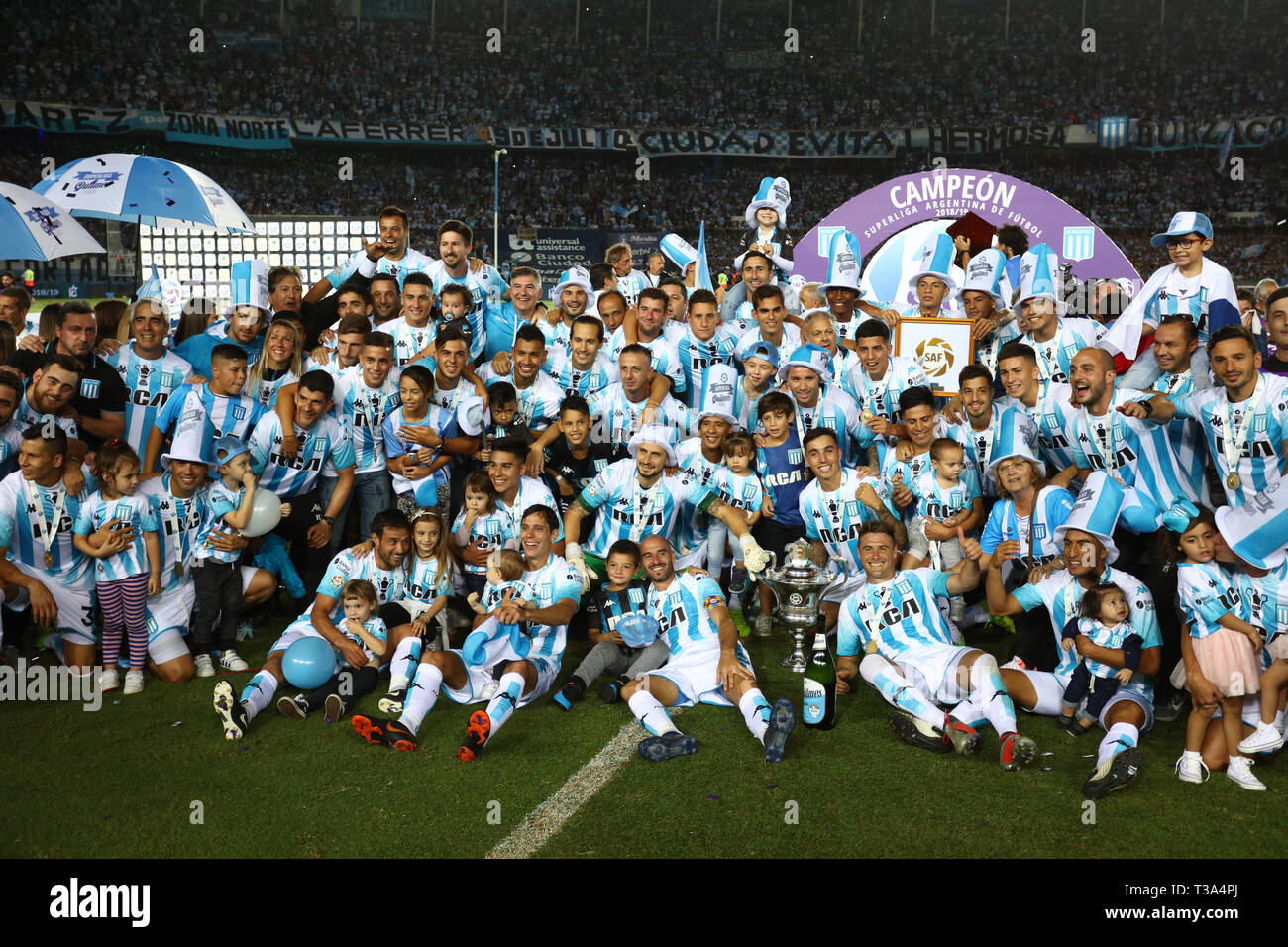 Buenos Aires Argentina Abril 07 2019 El Bebe No Identificado Fan Celebrando El Campeonato 2019 De La Superliga Ganado Por Racing Club De Avellaneda En Fotografia De Stock Alamy