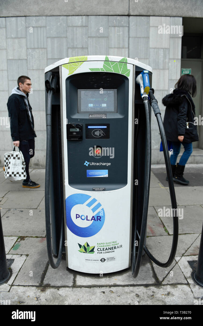 Estación de carga ultra rápida para vehículos eléctricos / Cobe