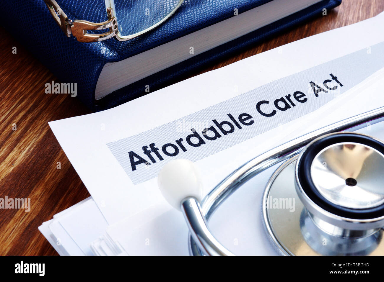 Ley de atención asequible ACA o Obamacare y estetoscopio. Foto de stock