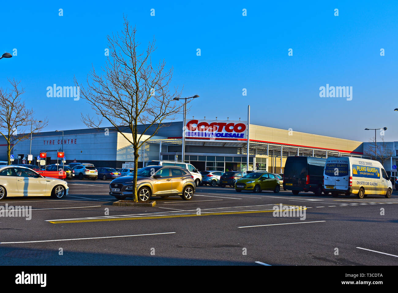 La entrada frontal del Cardiff, una tienda Costco Wholesale Warehouse