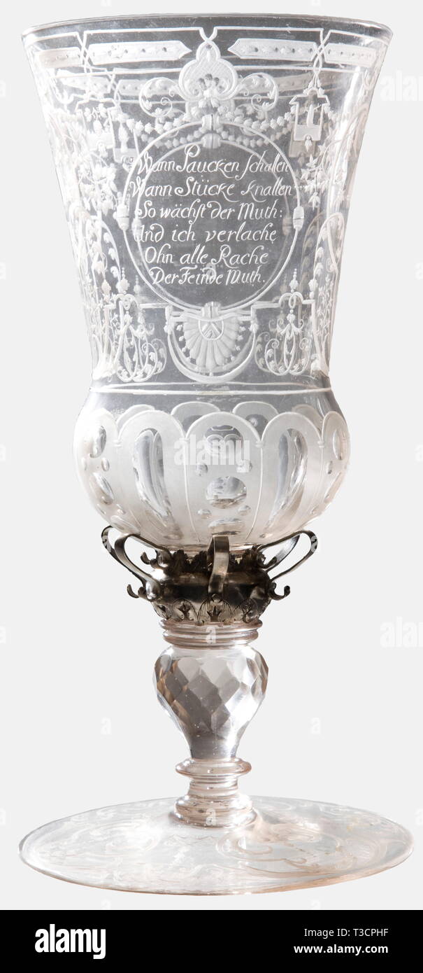 Una ornamentada cortar cristal de Bohemia Cáliz, un regalo a un  funcionario, ca. 1860 decolorado con decoración de vidrio cortado  finamente. Pie circular con facetas tallo. El balustre superior rodeado por  un