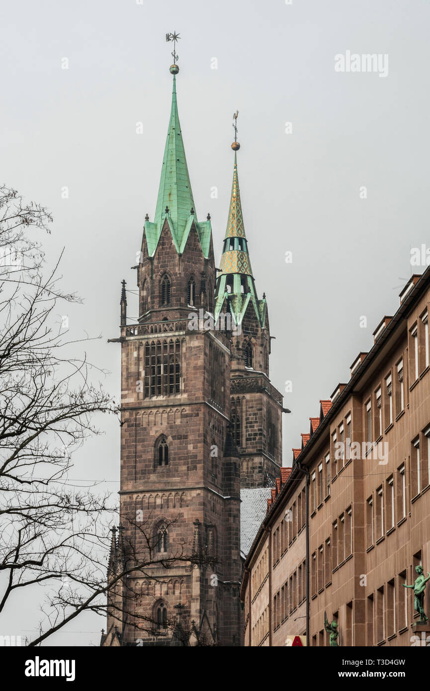Frauenkirche (la iglesia de Nuestra Señora) en Nuremberg Hauptmarkt (Plaza central) en la histórica ciudad de Nuremberg. Nuremberg, Baviera, Alemania Foto de stock