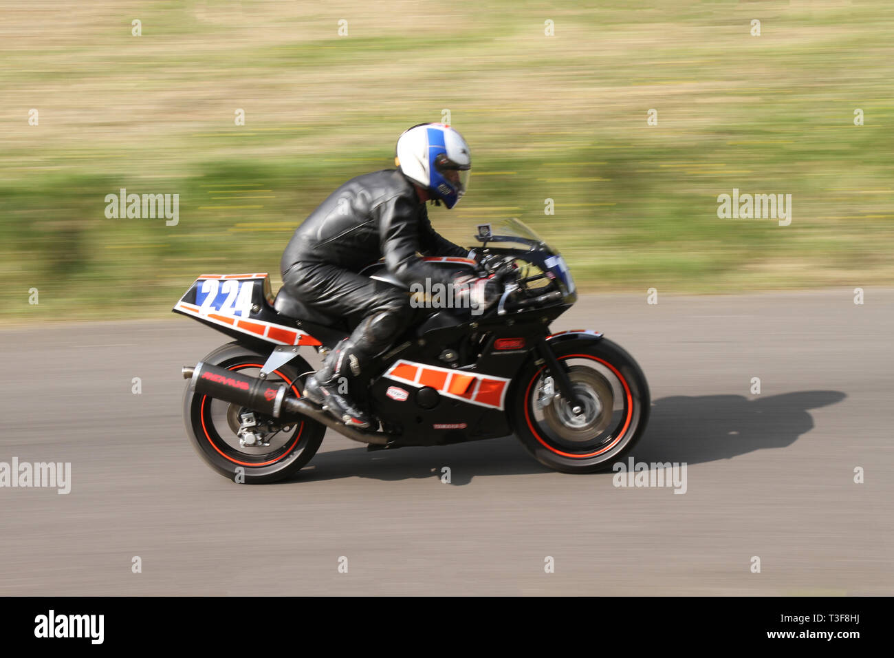 Chorley, Lancashire, Reino Unido. Abril, 2019. Hoghton Tower 43Moto Sprint. Rider 224 Gary Pickering de Darwen montando un 1990 40CC Yamaha FZR 400 moto. Foto de stock