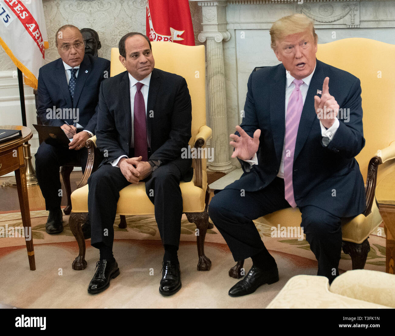 Washington DC, Estados Unidos. 09Abr, 2019. El Presidente de Estados Unidos, Donald J. Trump cumple Presidente Abdel-Fattah el-Sisi de la República Árabe de Egipto en la Oficina Oval de la Casa Blanca en Washington, DC, el 9 de abril de 2019. Crédito: Ron Sachs/piscina a través del CNP /MediaPunch Crédito: MediaPunch Inc/Alamy Live News Foto de stock