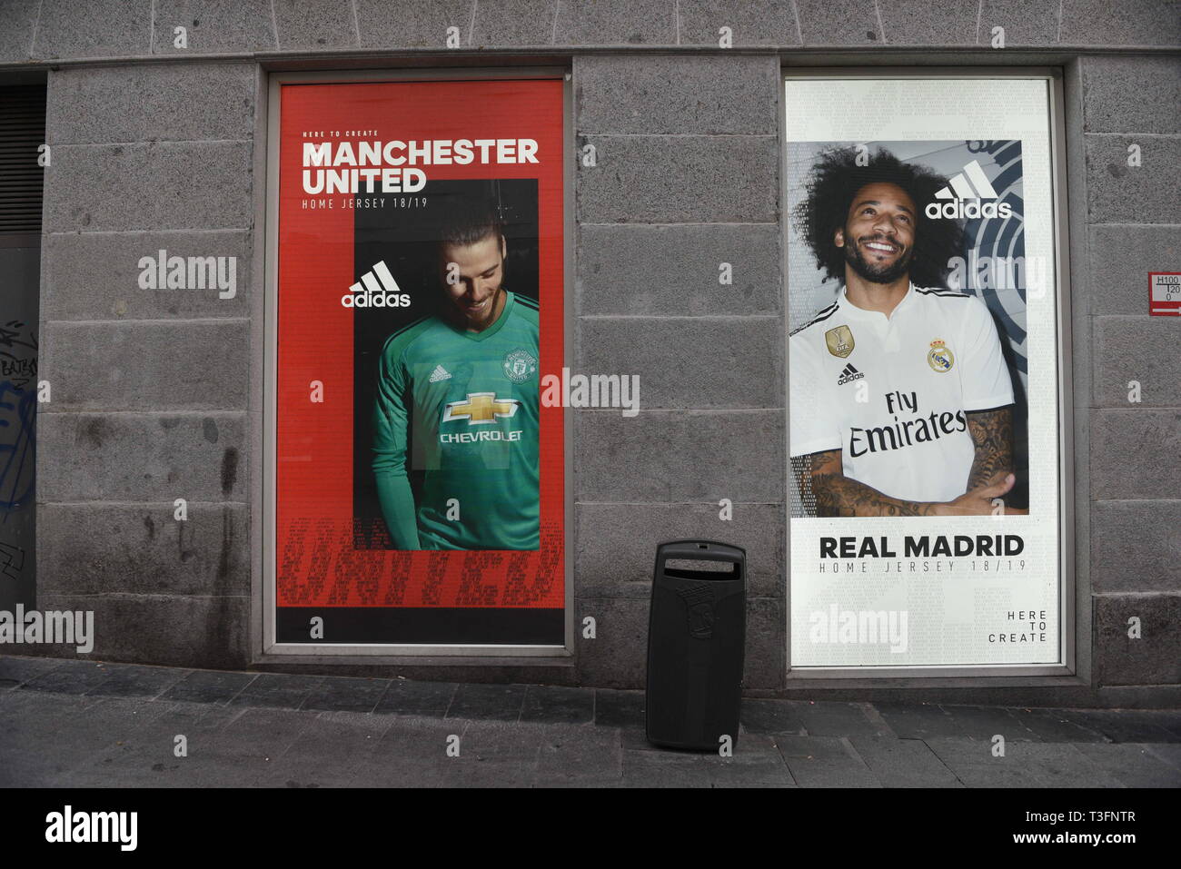 Madrid, Madrid, España. 9 abr, 2019. Un anuncio de adidas adidas ha visto  en una tienda en Madrid. Crédito: John Milner/SOPA Images/Zuma  alambre/Alamy Live News Fotografía de stock - Alamy