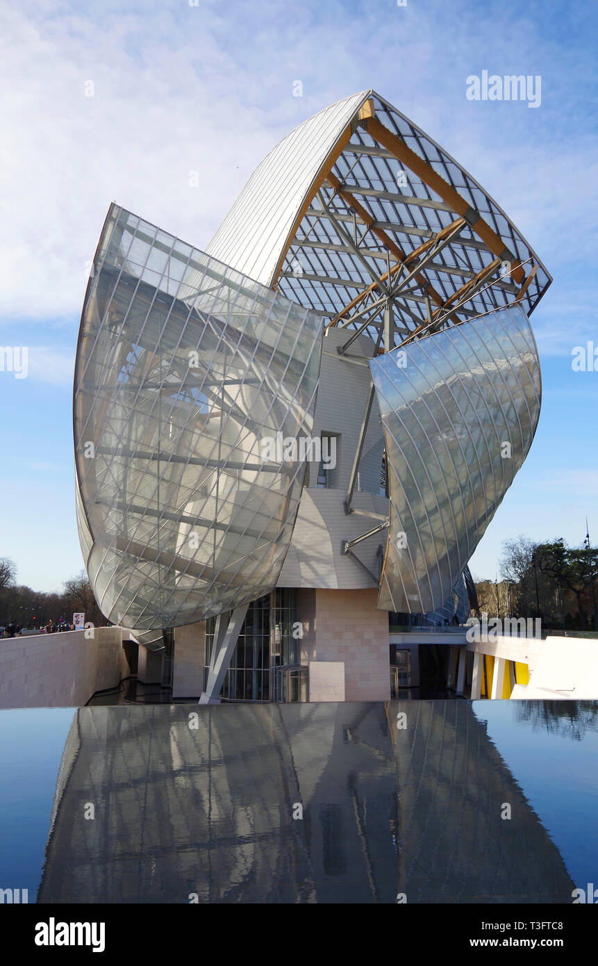 Complejo de galerías para la Louis Vuitton Corporate Foundation, en el Bois  de Boulogne, París, diseñado por el visionario arquitecto estadounidense  Frank Gehry Fotografía de stock - Alamy