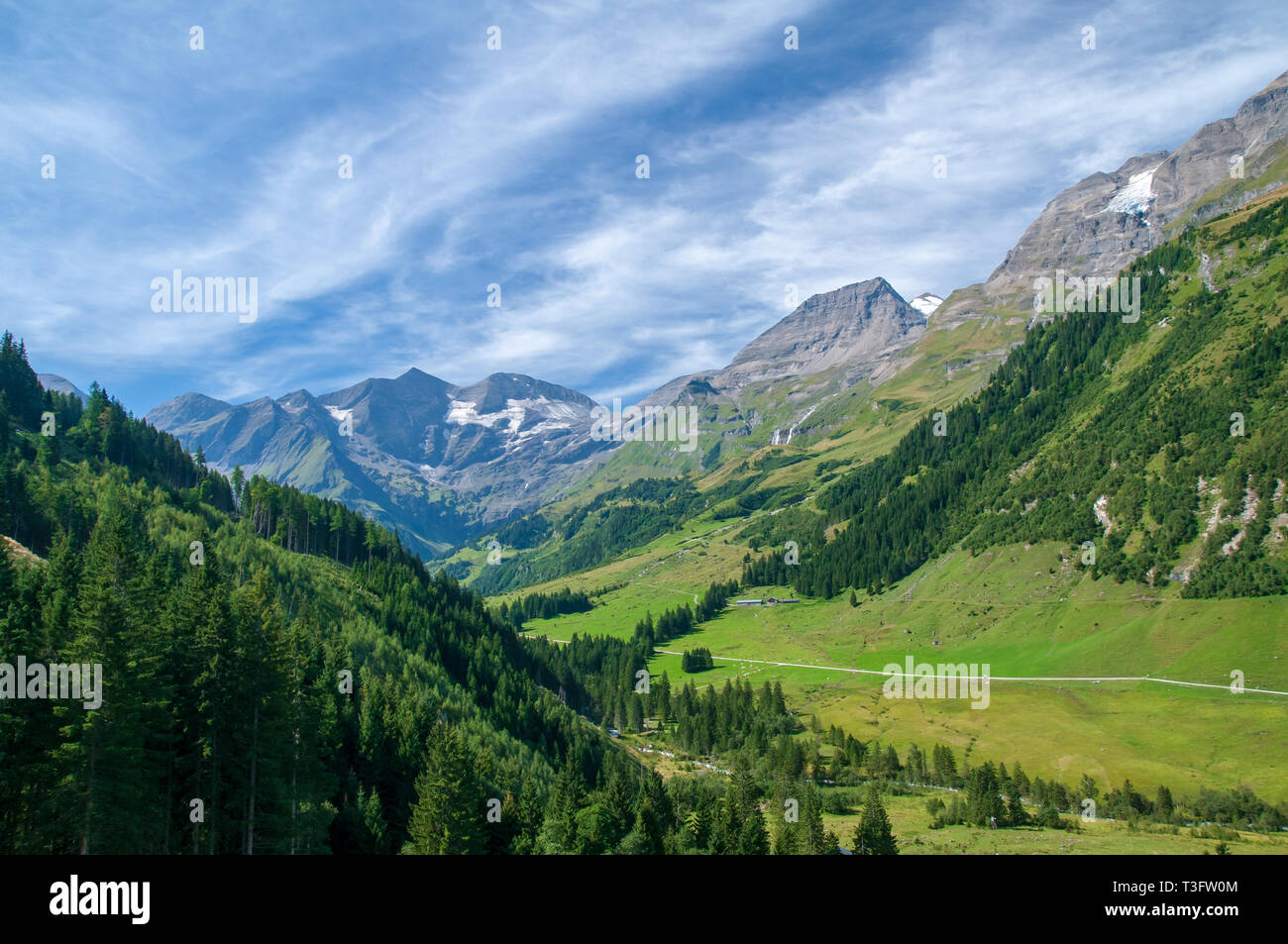 Hermoso valle en las montañas austriacas Foto de stock