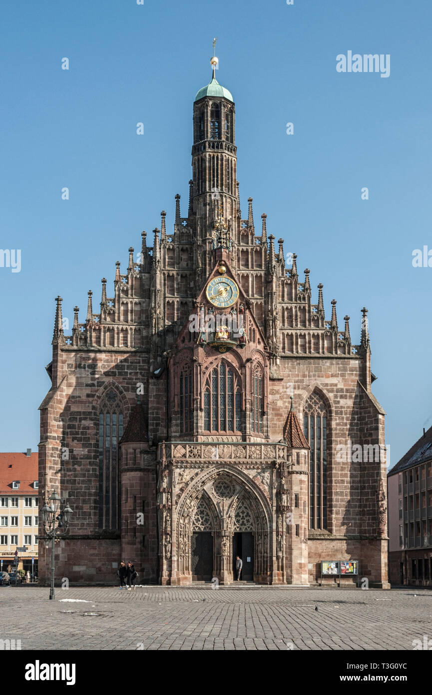 Frauenkirche (la iglesia de Nuestra Señora) en Nuremberg Hauptmarkt (Plaza central) en la histórica ciudad de Nuremberg. Nuremberg, Baviera, Alemania Foto de stock
