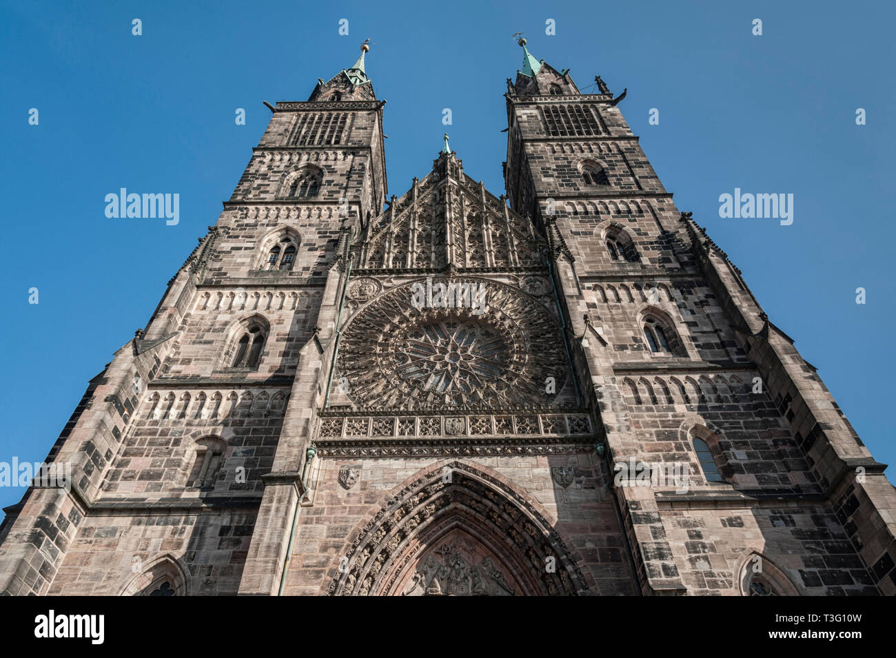 La Iglesia de St. Lorenz (St. Kirche Lorenz) en la histórica ciudad de Nuremberg. Nuremberg, Baviera, Alemania Foto de stock