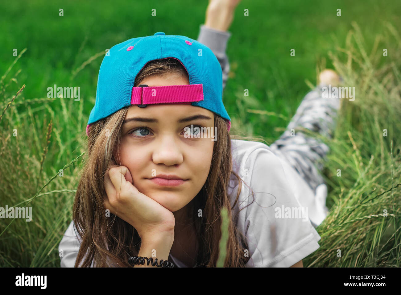Gorra de beisbol de chicas fotografías e imágenes de alta resolución - Alamy