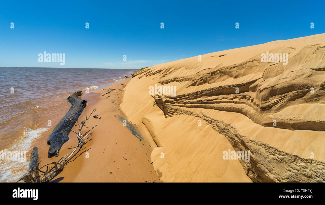 La isla de las dunas Las Dunas de San Cosme y Damián" en el medio del río  Paraná, cerca de la ciudad de Encarnación, Paraguay Fotografía de stock -  Alamy