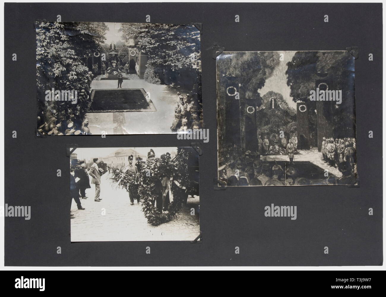 El Primer Teniente Max Immelmann (1890 - 1916), una amplia documentación sobre el accidente y el funeral del héroe en junio de 1916 doce fotos (parcialmente duplicados) de su avión naufragio y 17 fotografías de gran tamaño de la llegada de su ataúd de Douai en Dresden, madre y hermana en la estación, la procesión fúnebre a través de Dresden, el crematorio municipal, Immelmann acostado en estado en la culumbarium Tolkewitz. También varios recortes de periódicos, noticias parcialmente de su accidente, parcialmente relacionados con su muerte en general y parcialmente obituarios e informes fro, No-Exclusive-Uso | Sólo Editorial-Use Foto de stock