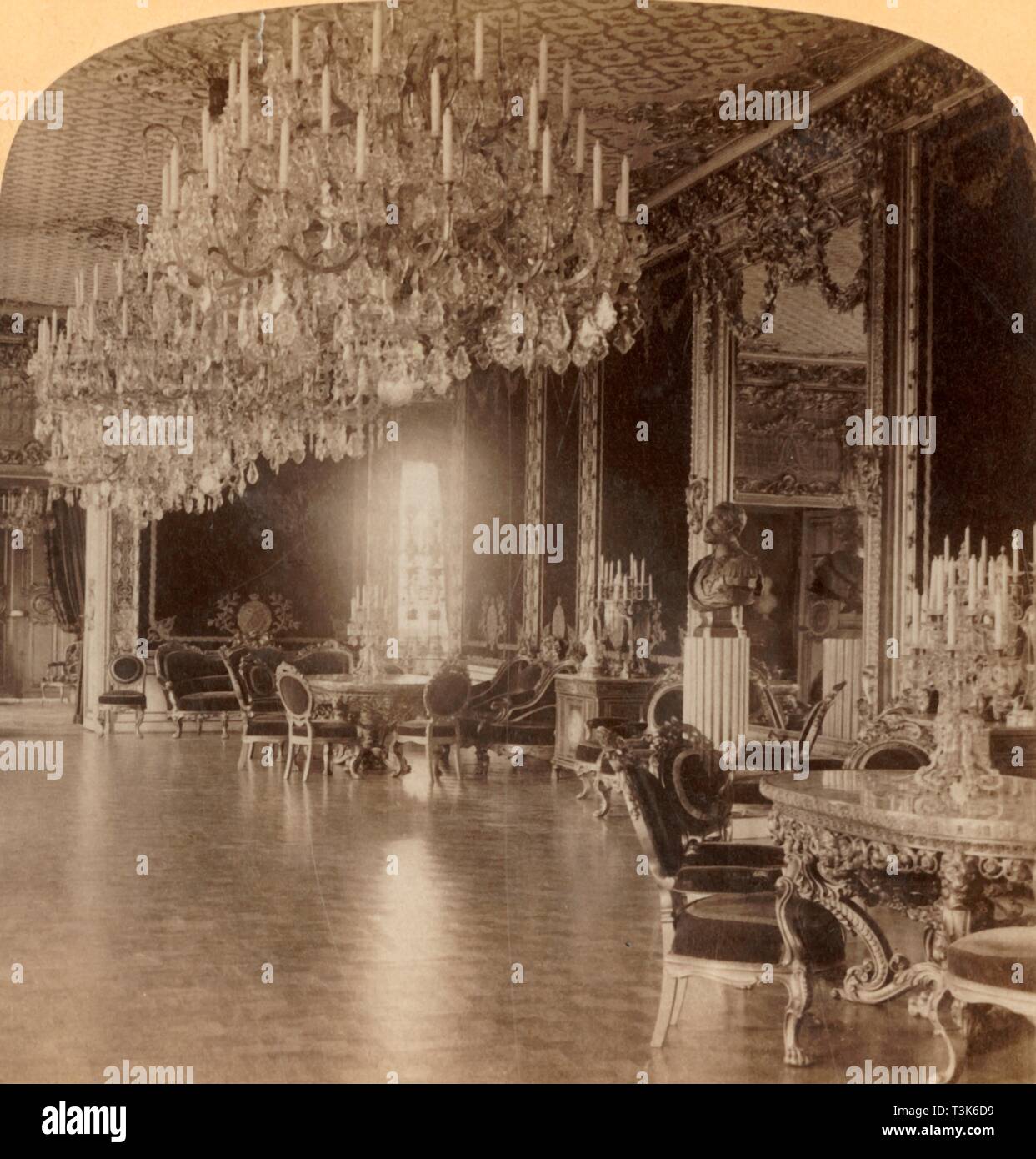'En la magnífica residencia del rey Oscar II., el Palacio Real de Estocolmo, Suecia, 1902. Creador: Underwood & Underwood. Foto de stock