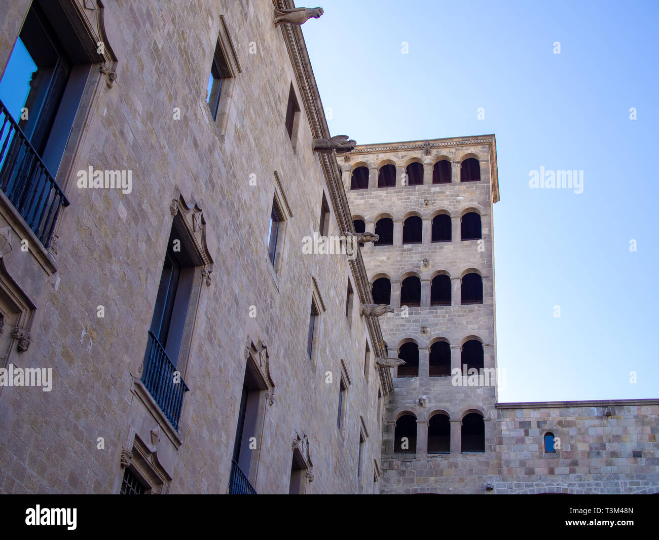 La fachada del Palau Reial Major de Barcelona, Cataluña, España Foto de stock