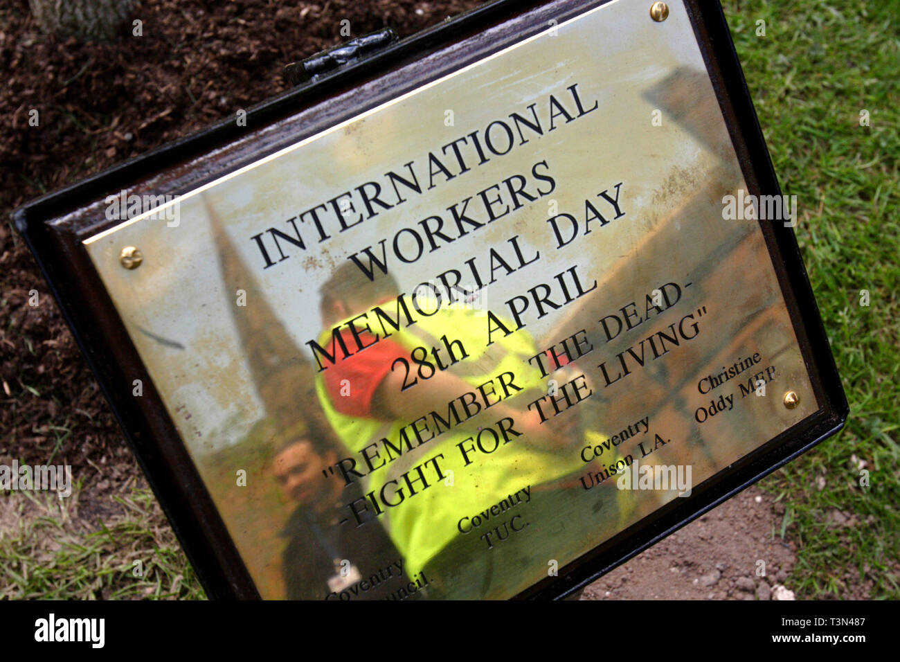 Día Memorial de los trabajadores internacionales. Centro de la ciudad de Coventry. 28/04/2006 Foto de stock