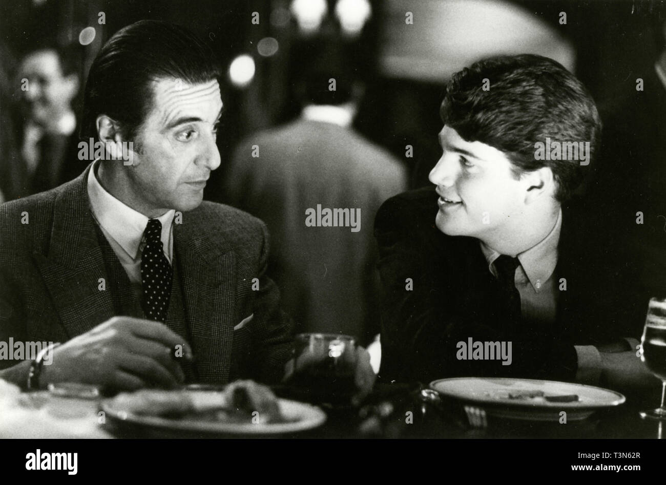 Los actores Al Pacino y Chris O'Donnell en la película Perfume de mujer,  1992 Fotografía de stock - Alamy