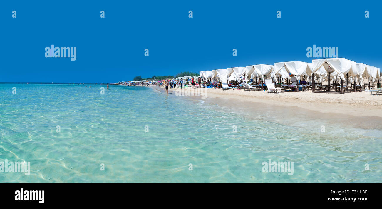 Pescoluse, Maldivas de salento playa, Puglia, Italia. Foto de stock