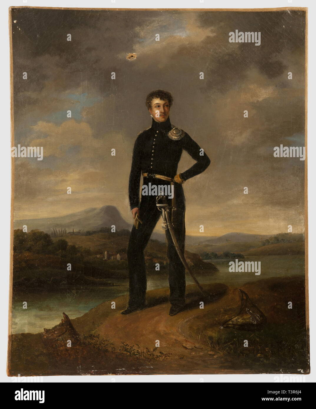 DIRECTOIRE-CONSULAT-imperio, 1795-1814 Représentation de l'officier subalterne Augusto de Caupienne, teniente au 132ème régiment d'infanterie de ligne en 1812, peint par son frère en 1849 (d'après le texte inscrit au revers). Huile sur toile. L'officier porte onu frac entièrement bleu, pantalon de même nuance, boutons, épaulette et contre-épaulette argent, sabre en acier et argent, dragonne en galon et fil d'argent, en maroquin ceinturon jaune brodé d'argent. Una ses pieds, hijo bicorne, noir à l'origine est garni d'argent. L'homme est présenté devant onu, Copyright del artista no ha de ser borrado Foto de stock